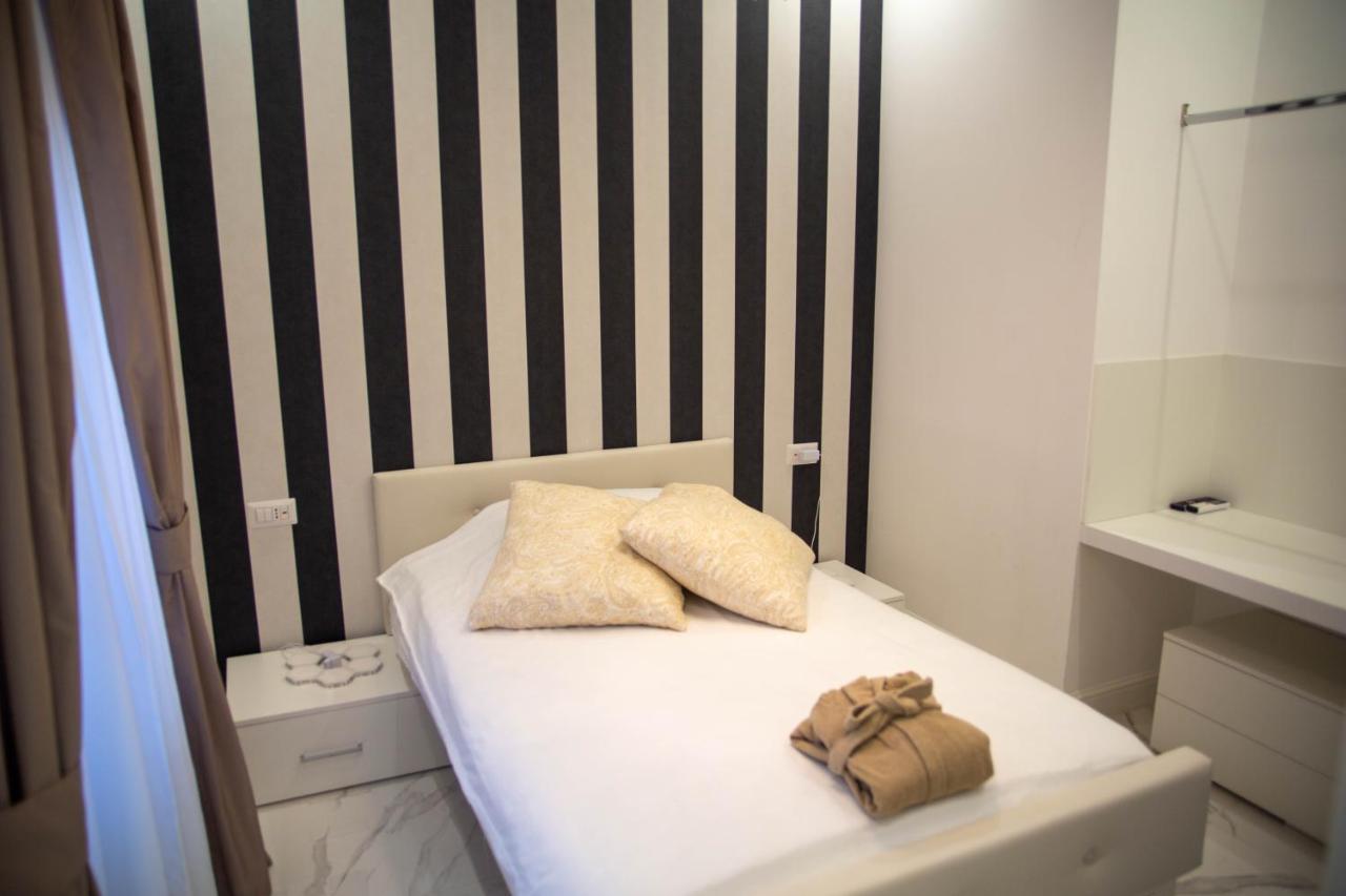 Bed and Breakfast Flyhouse Фьюмичино Экстерьер фото
