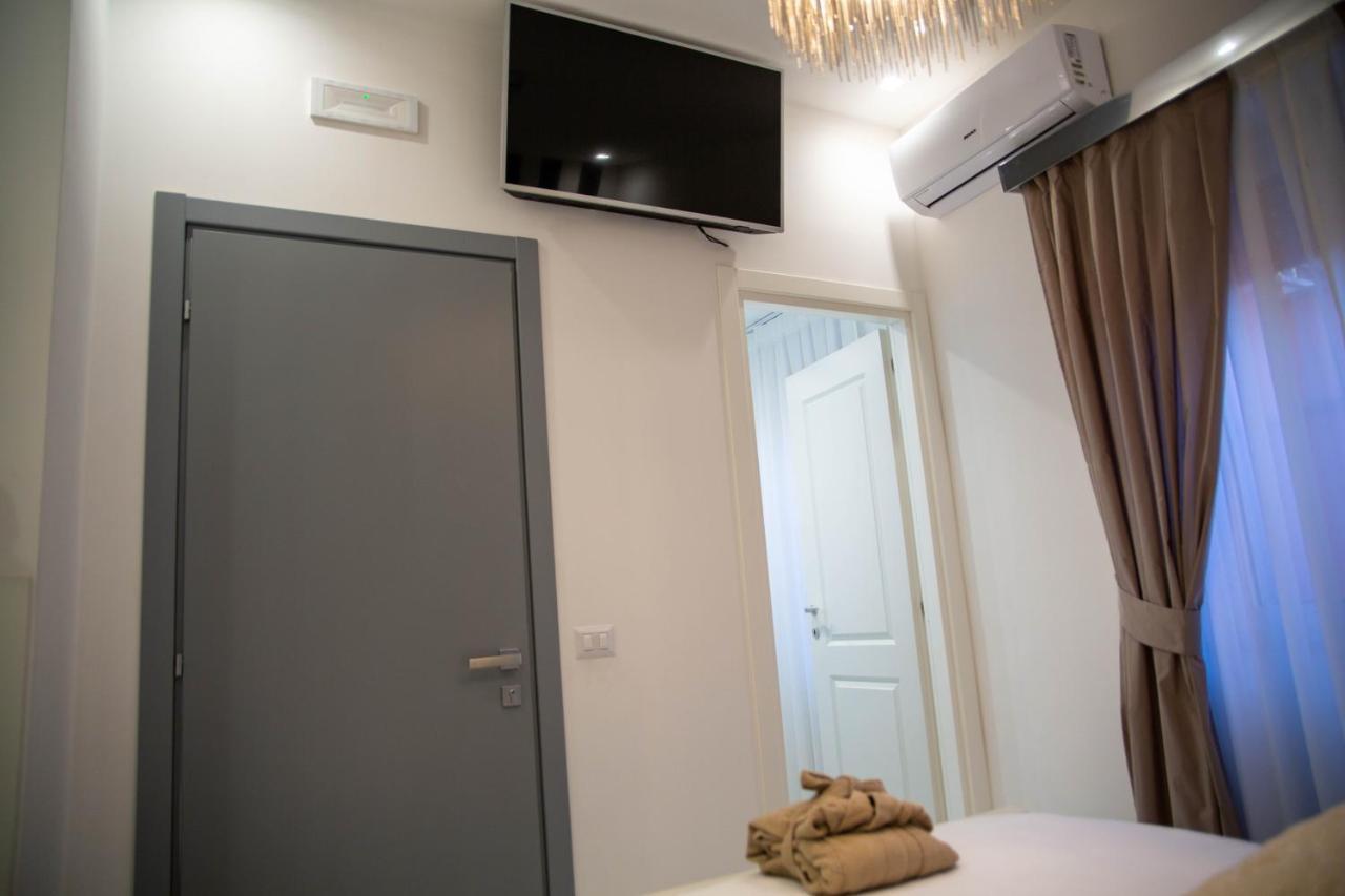 Bed and Breakfast Flyhouse Фьюмичино Экстерьер фото